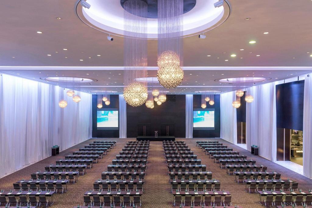 Le Meridien Dubai Hotel & Conference Centre