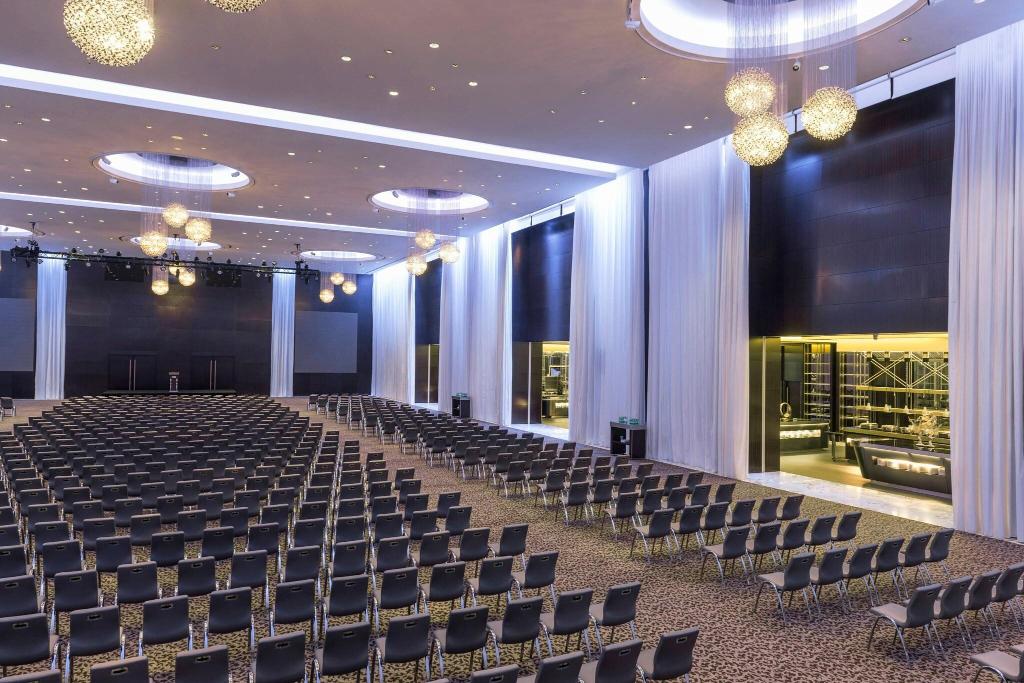 Le Meridien Dubai Hotel & Conference Centre