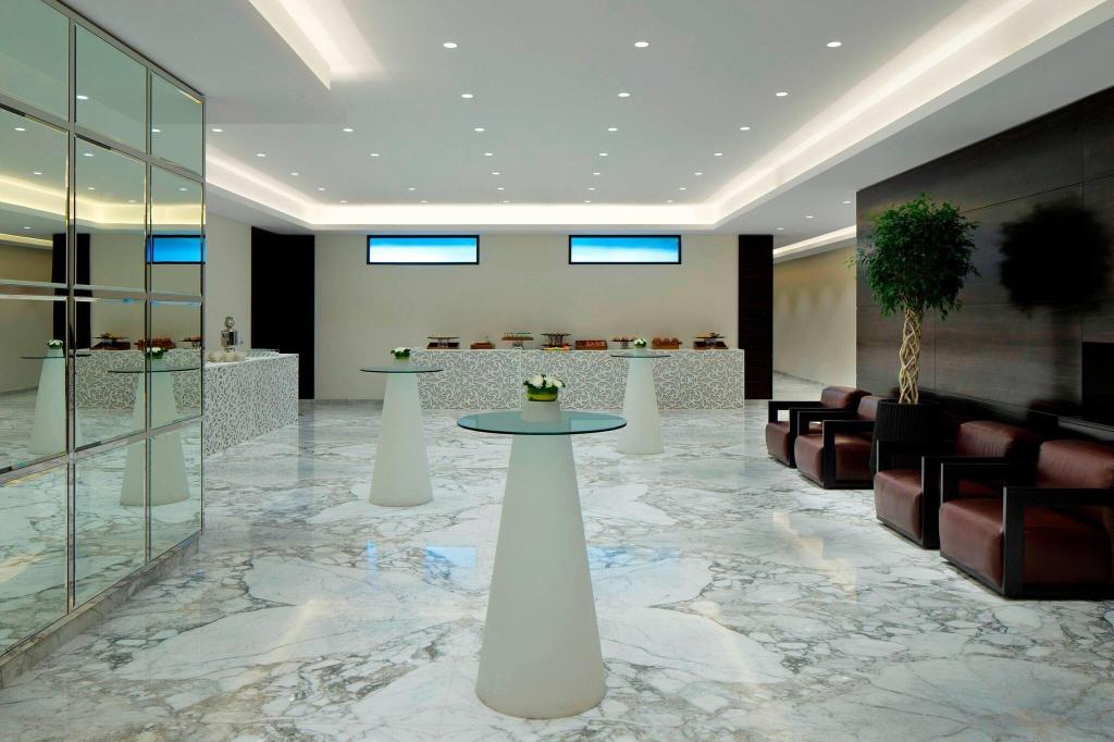 Le Meridien Dubai Hotel & Conference Centre