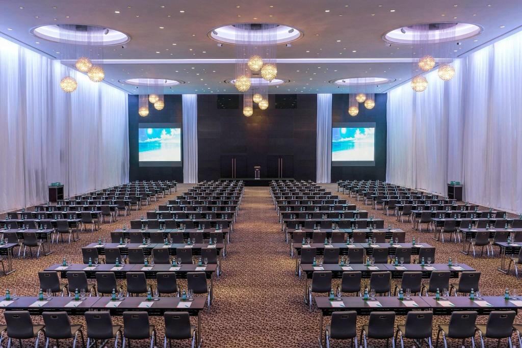 Le Meridien Dubai Hotel & Conference Centre