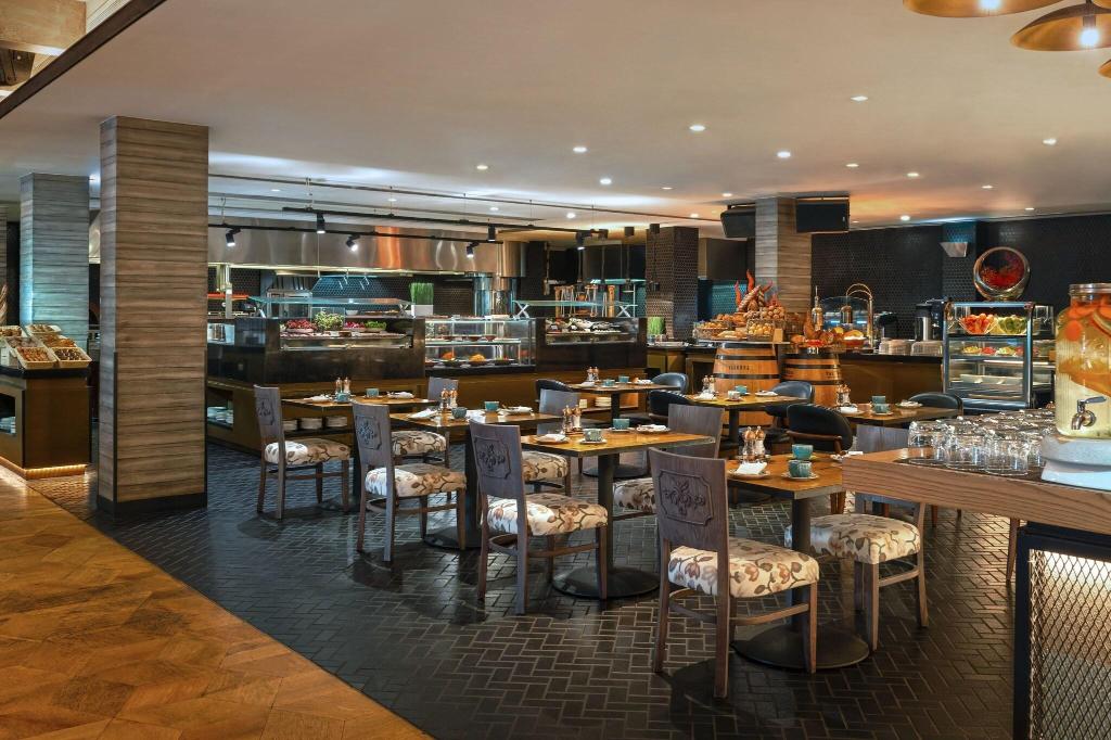 Le Meridien Dubai Hotel & Conference Centre