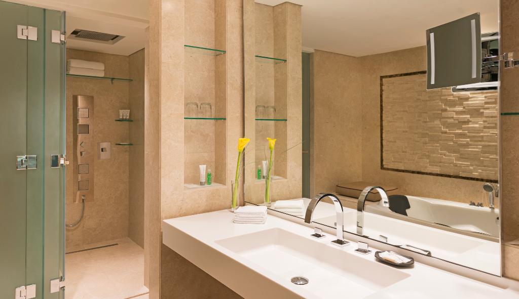 Le Meridien Dubai Hotel & Conference Centre
