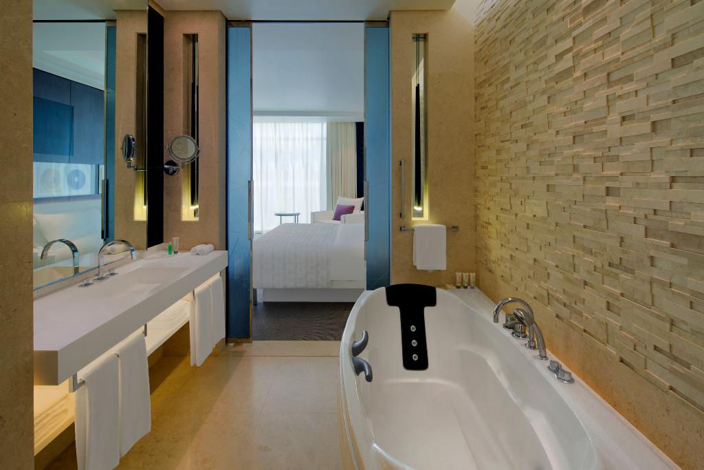 Le Meridien Dubai Hotel & Conference Centre