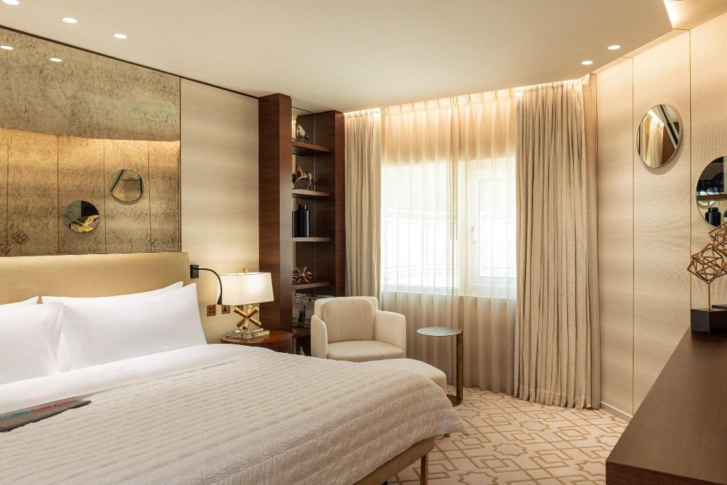 Le Meridien Dubai Hotel & Conference Centre
