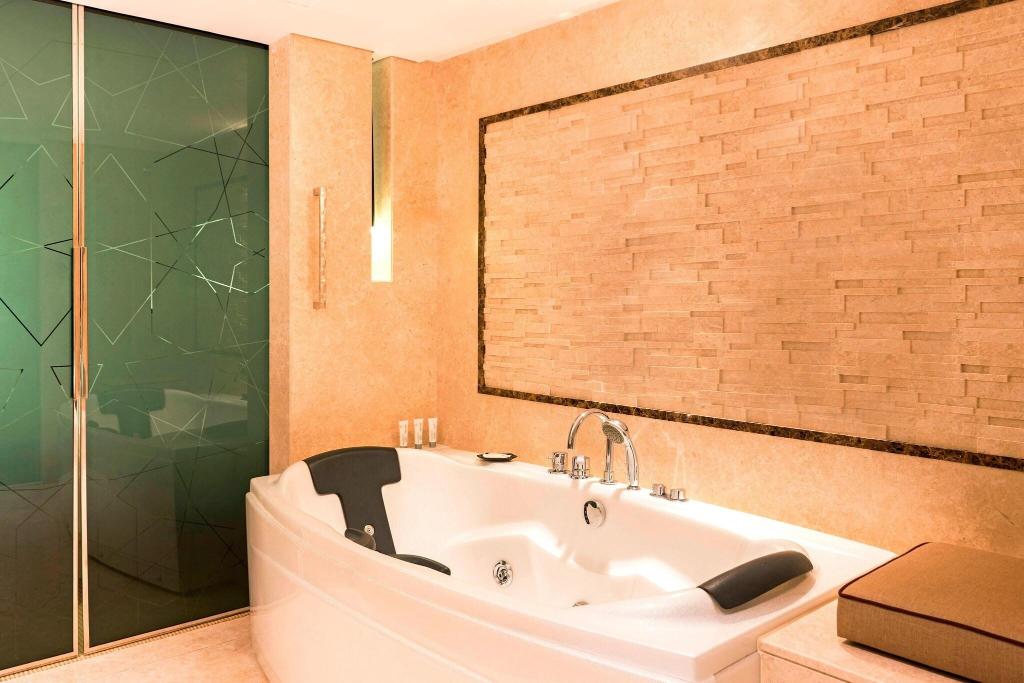 Le Meridien Dubai Hotel & Conference Centre