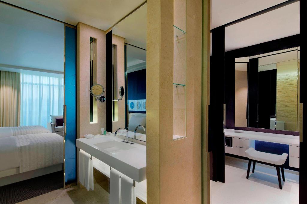 Le Meridien Dubai Hotel & Conference Centre