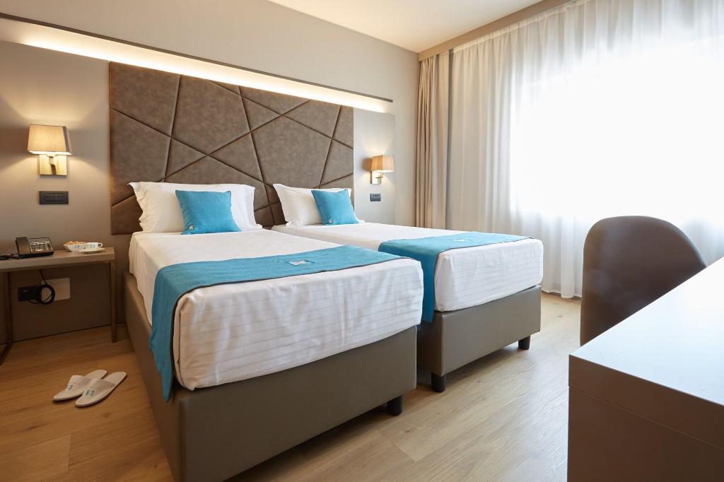 Dc Hotel International