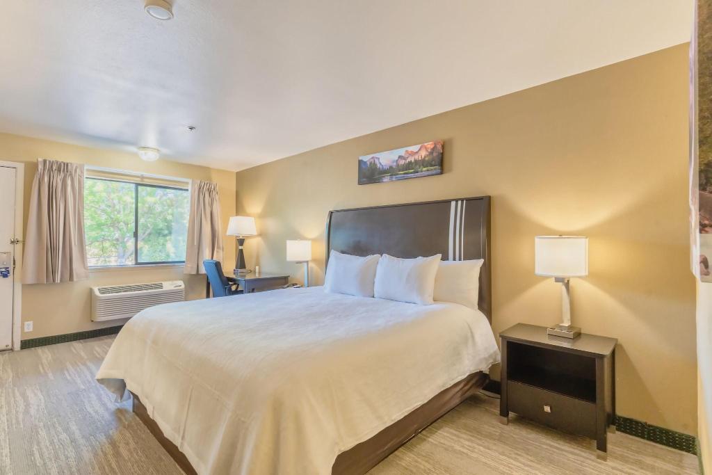 The Oakhurst Inn