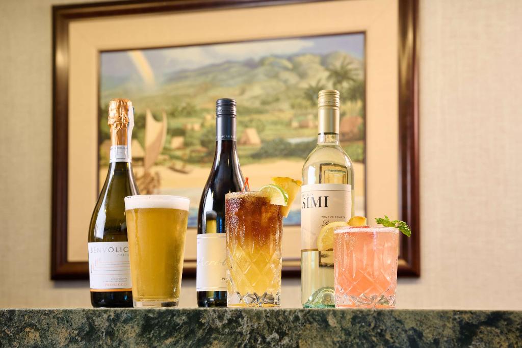 OUTRIGGER Reef Waikiki Beach Resort - Bar