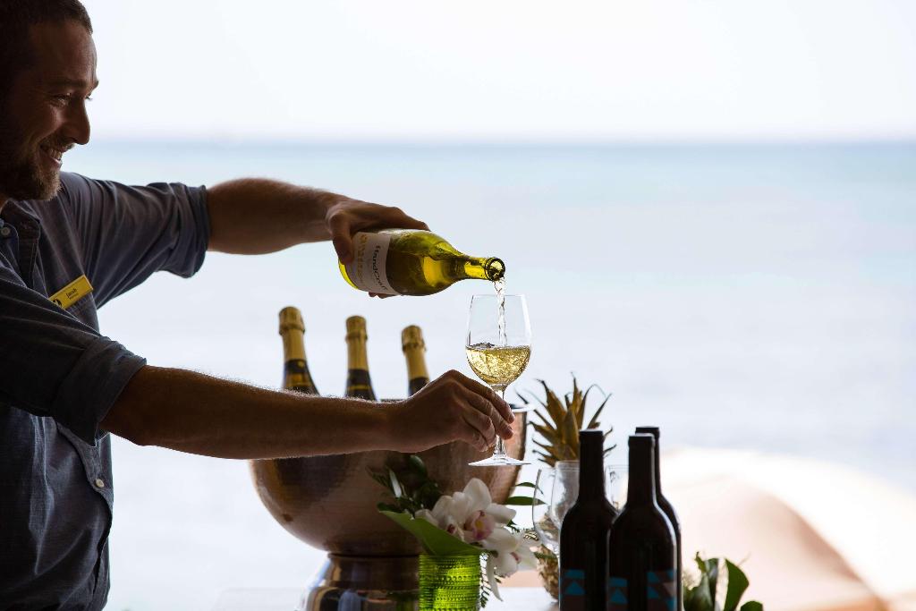 OUTRIGGER Reef Waikiki Beach Resort - Bar