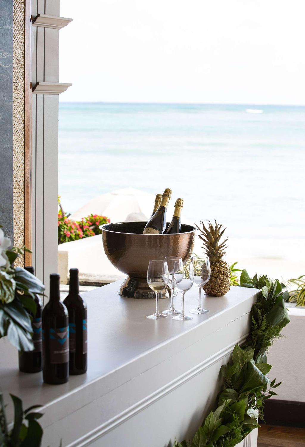 OUTRIGGER Reef Waikiki Beach Resort - Bar
