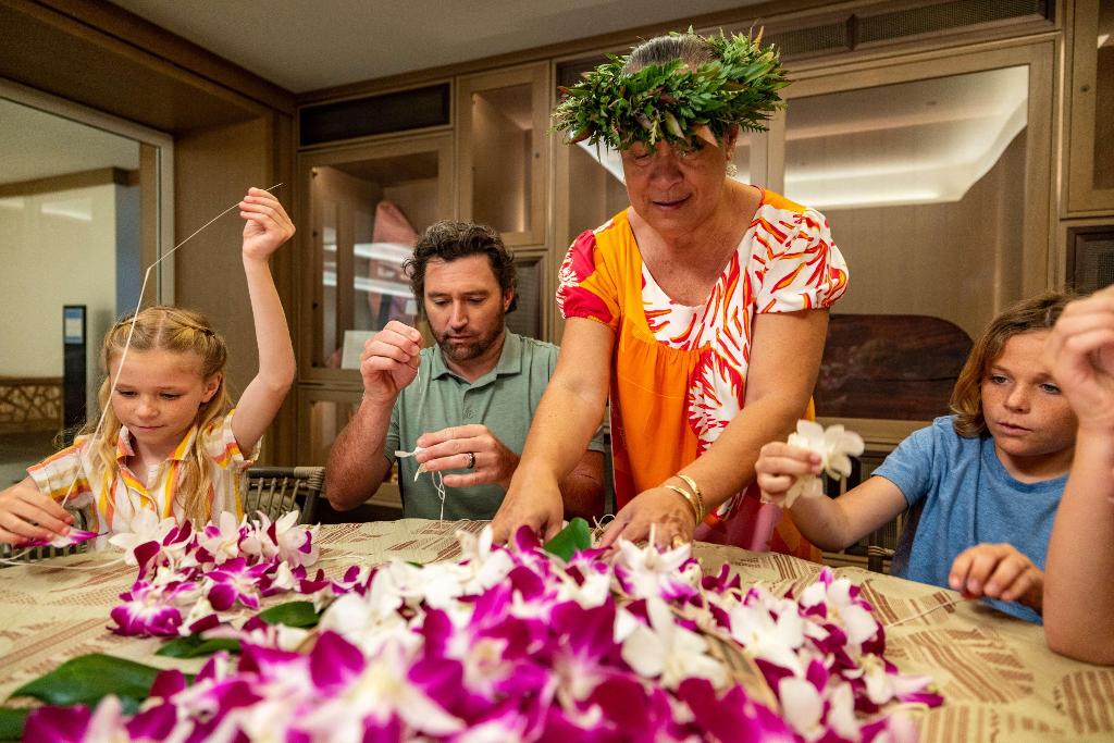 OUTRIGGER Reef Waikiki Beach Resort - Sports and Entertainment