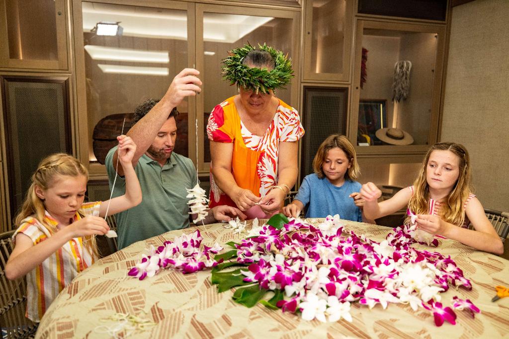 OUTRIGGER Reef Waikiki Beach Resort - Sports and Entertainment