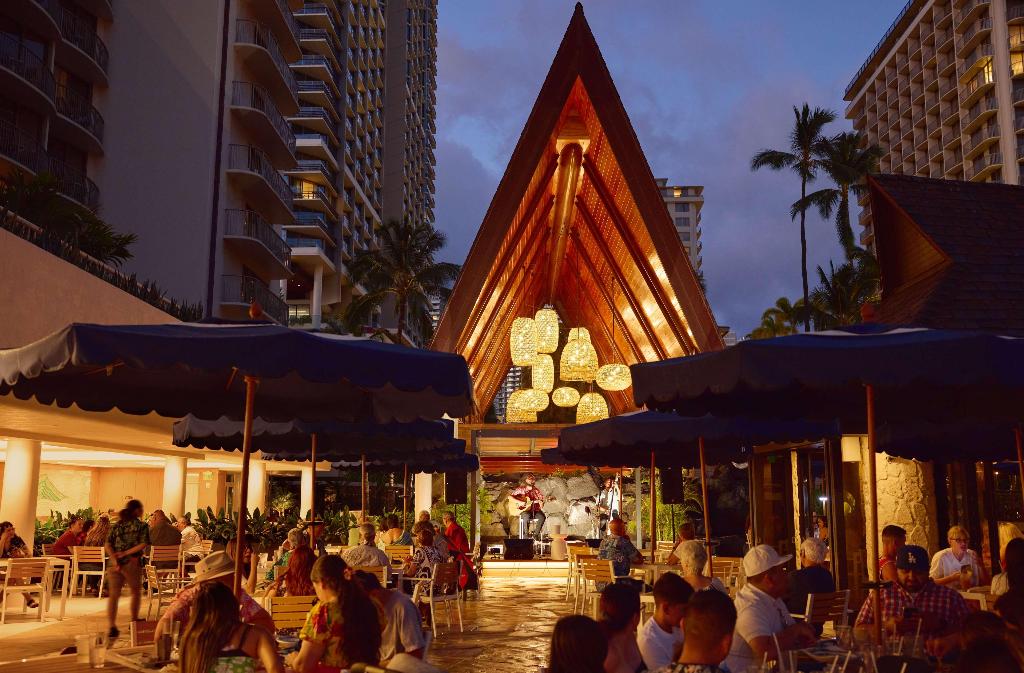 OUTRIGGER Reef Waikiki Beach Resort - Sports and Entertainment
