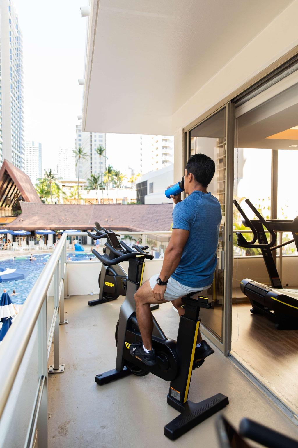 OUTRIGGER Reef Waikiki Beach Resort - Sports and Entertainment