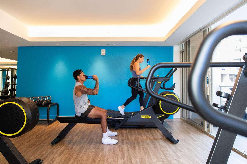 OUTRIGGER Reef Waikiki Beach Resort - Sports and Entertainment