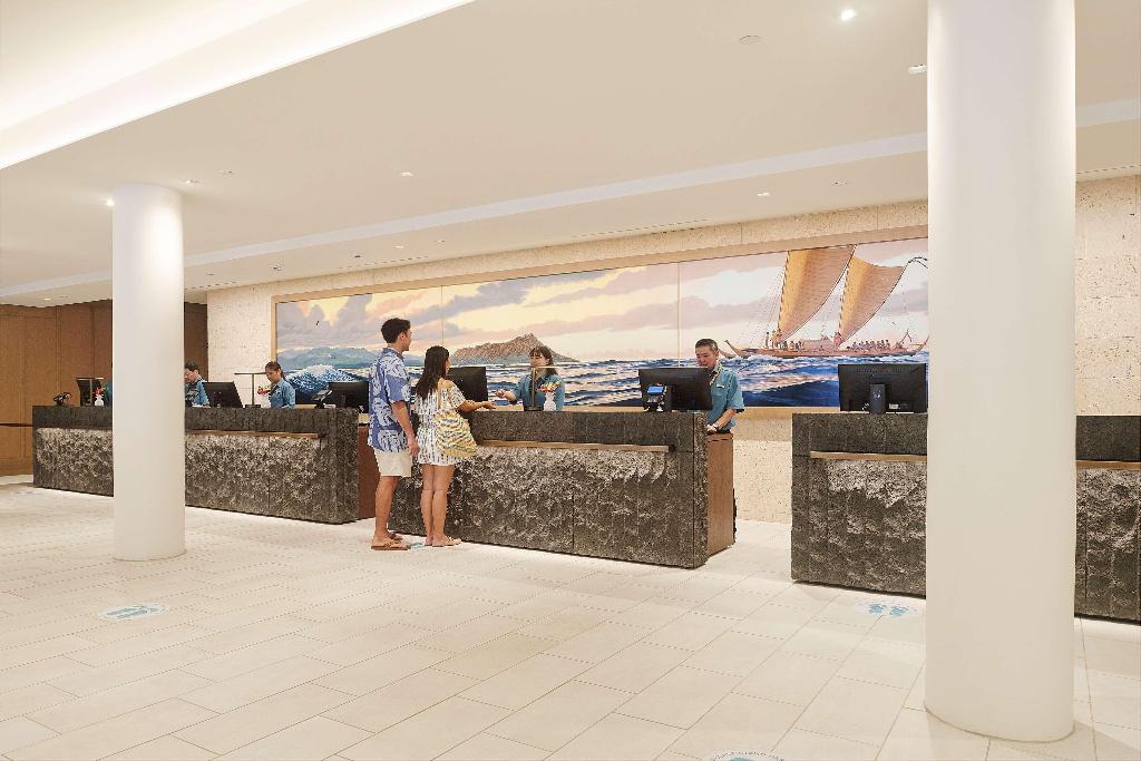 OUTRIGGER Reef Waikiki Beach Resort - Lobby
