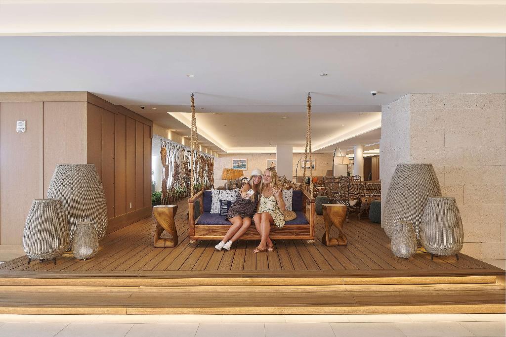 OUTRIGGER Reef Waikiki Beach Resort - Lobby