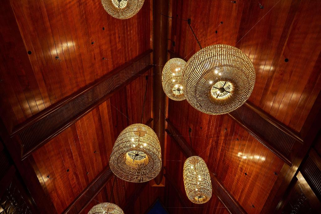 OUTRIGGER Reef Waikiki Beach Resort - Lobby