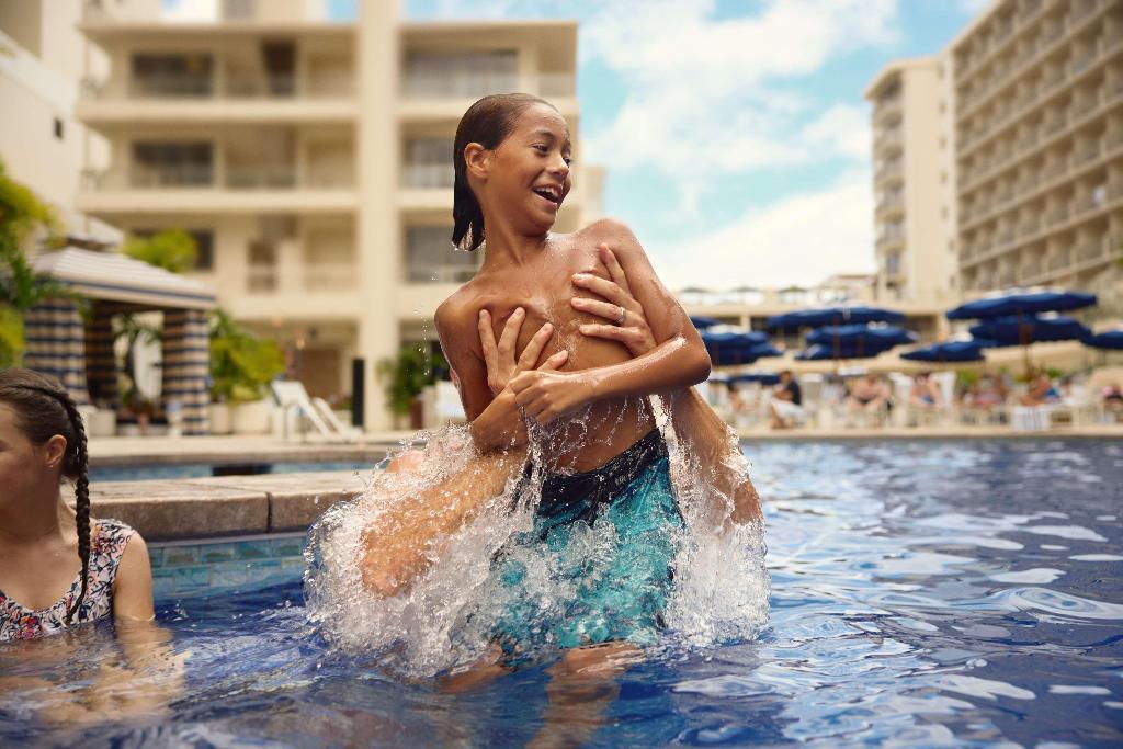 OUTRIGGER Reef Waikiki Beach Resort - Pool