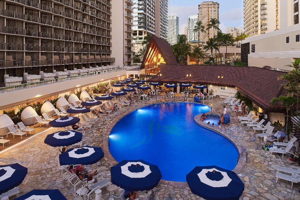 OUTRIGGER Reef Waikiki Beach Resort - Pool