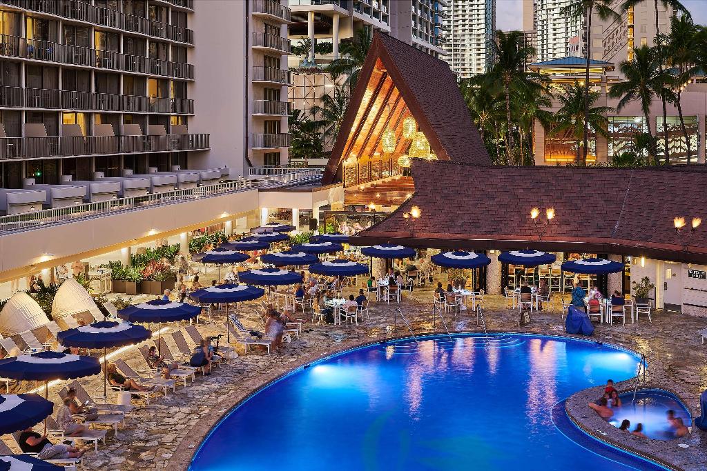 OUTRIGGER Reef Waikiki Beach Resort - Pool