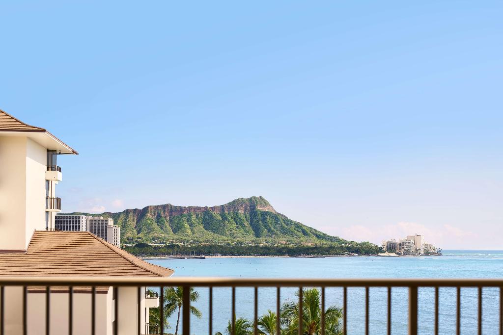 OUTRIGGER Reef Waikiki Beach Resort - Beach