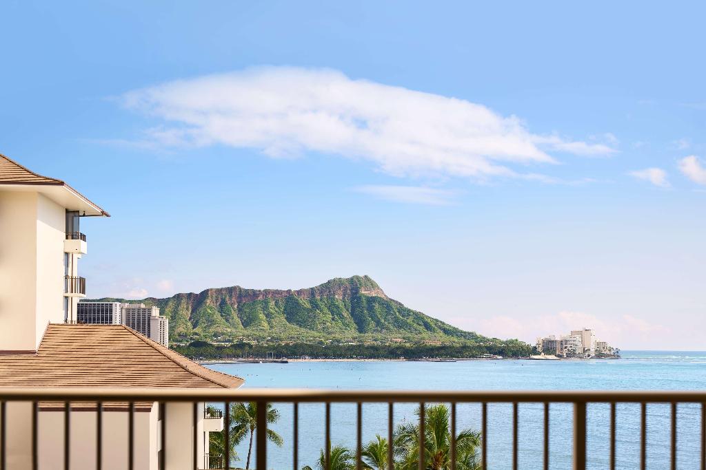 OUTRIGGER Reef Waikiki Beach Resort - Beach