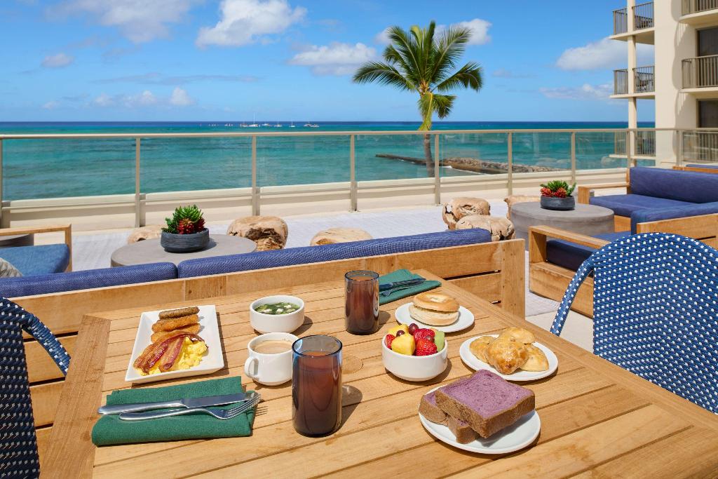 OUTRIGGER Reef Waikiki Beach Resort - Beach