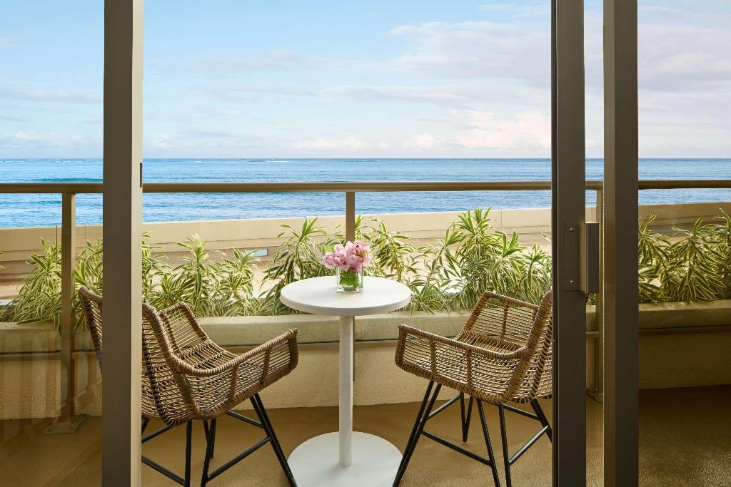 OUTRIGGER Reef Waikiki Beach Resort - Beach