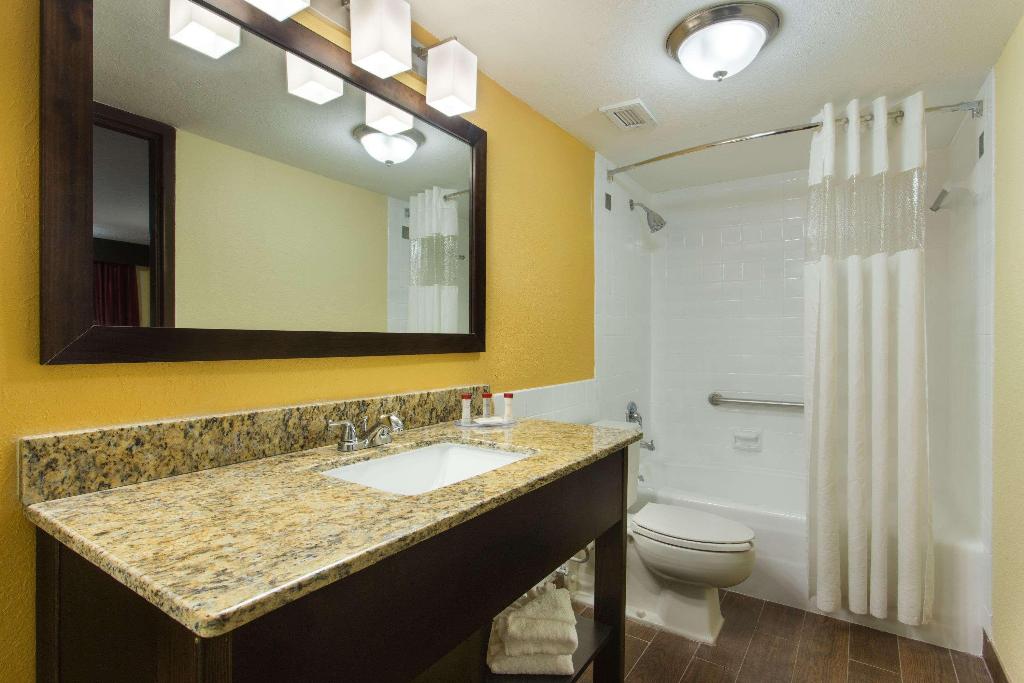 Ramada by Wyndham Tampa Airport Westshore