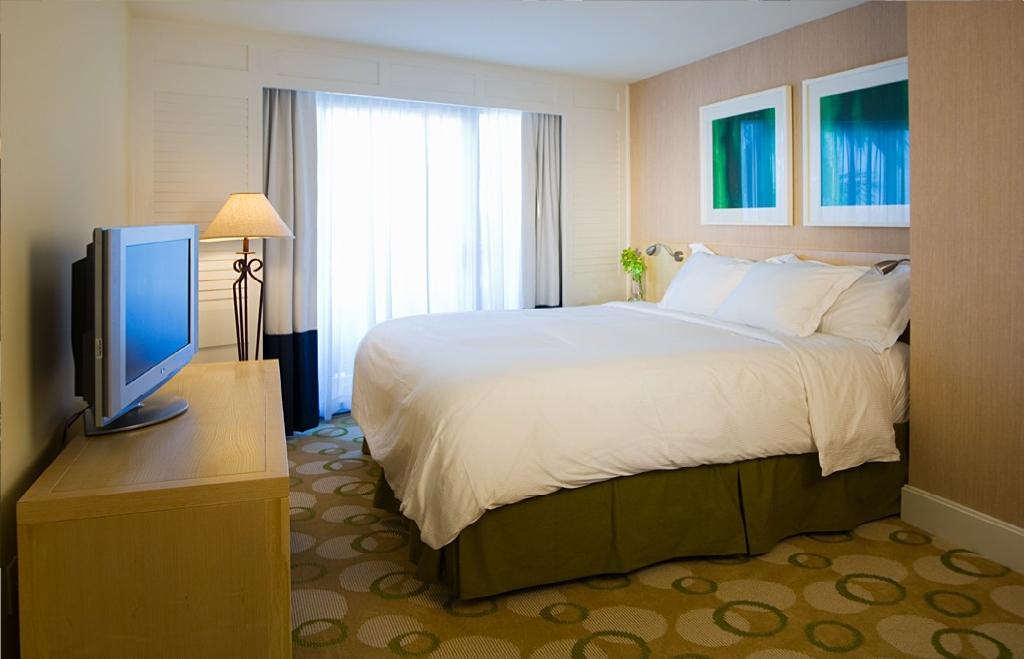 Edgewater Beach Hotel