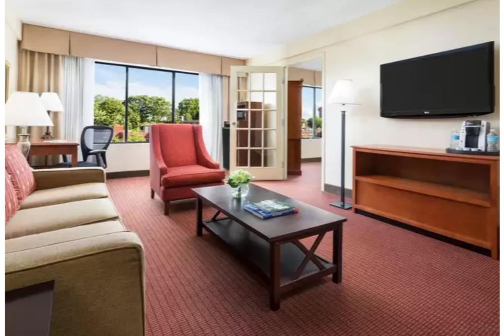Holiday Inn Boston-Brookline photo 30