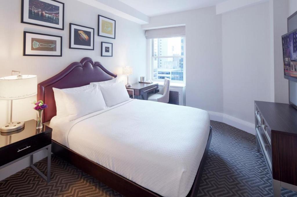 Room King Size Bed
