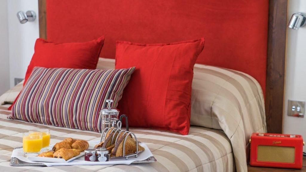 Berkeley Square Classic Hotel