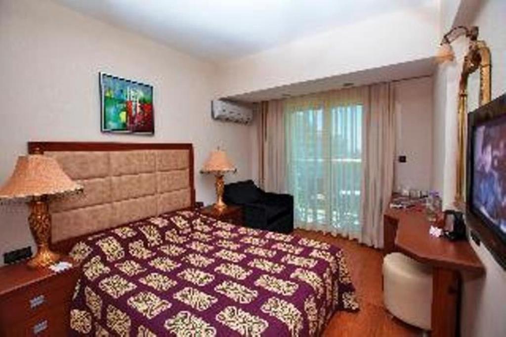 LAUR HOTELS EXPERIENCE and ELEGANCE