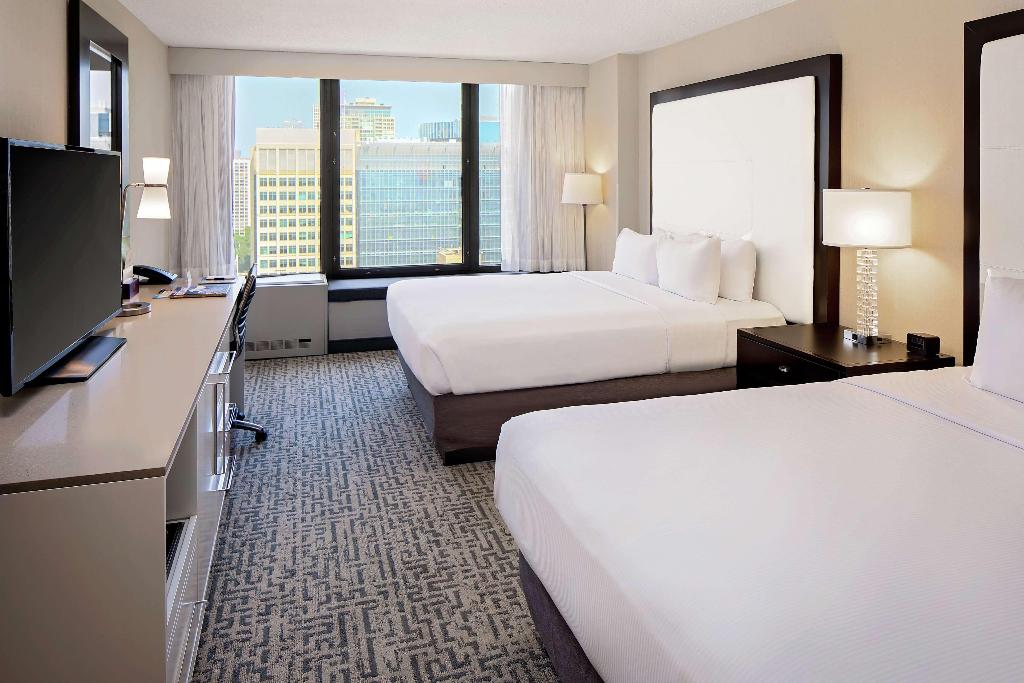 DoubleTree by Hilton Chicago - Magnificent Mile