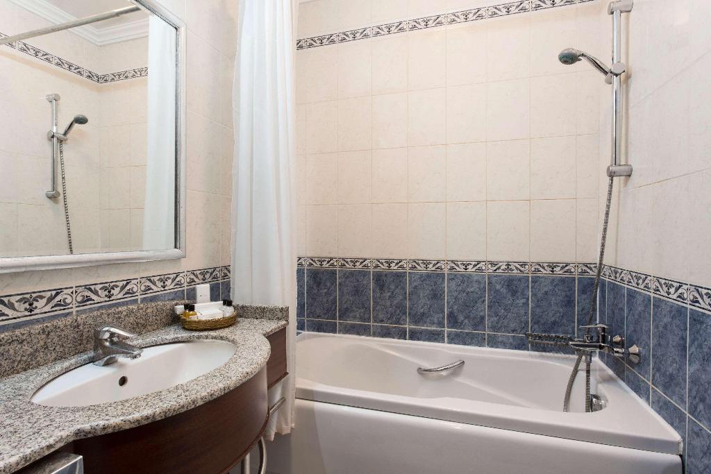 Ramada Bucharest Majestic Hotel