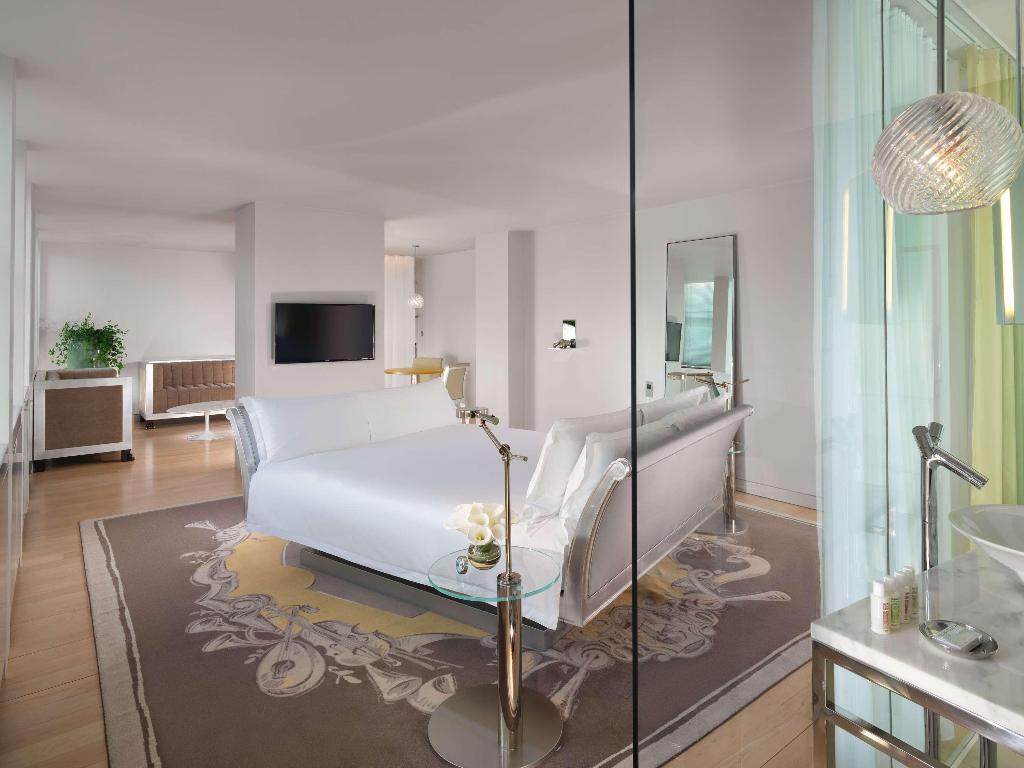 Sanderson London photo 50