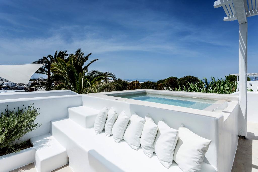 Ostraco Luxury Suites