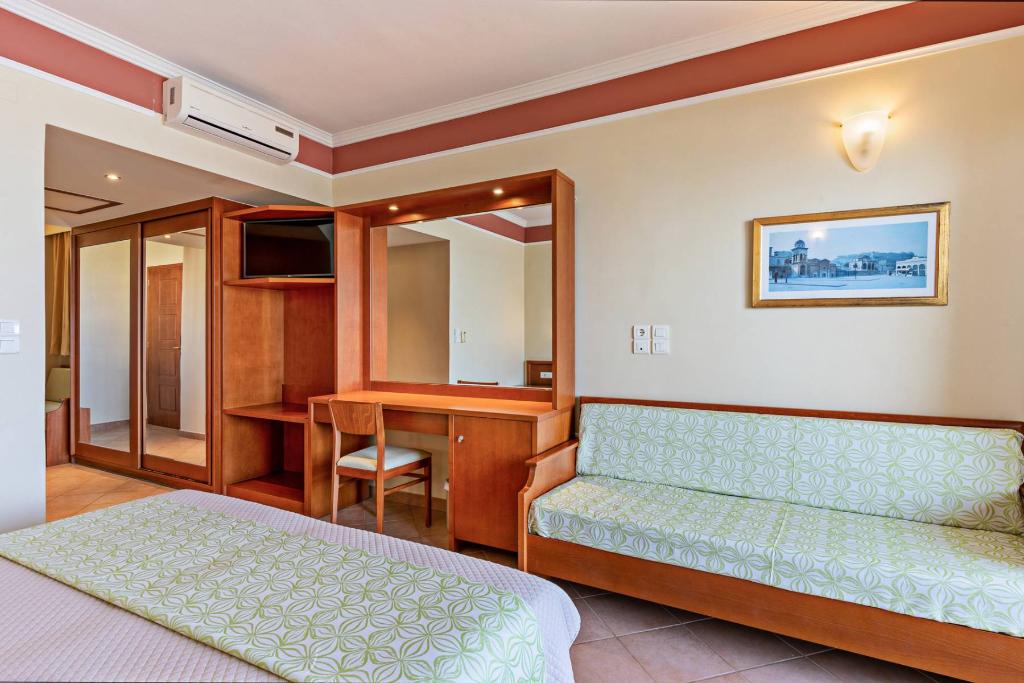 Hydramis Palace Beach Resort
