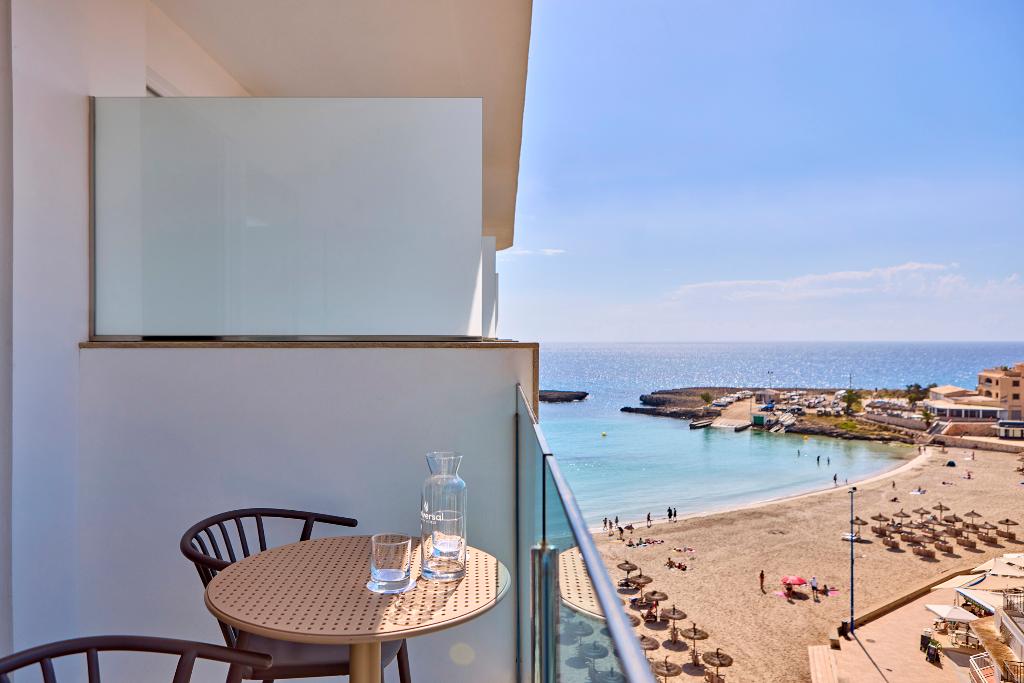 Universal Hotel Perla