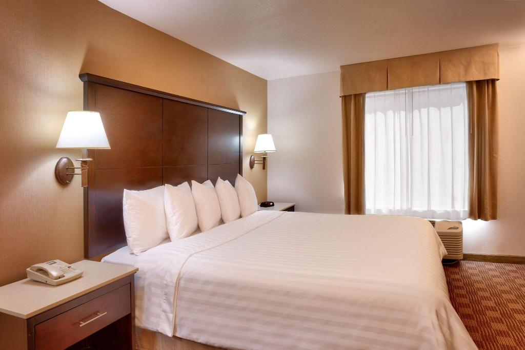 Cortona Inn & Suites Anaheim Resort