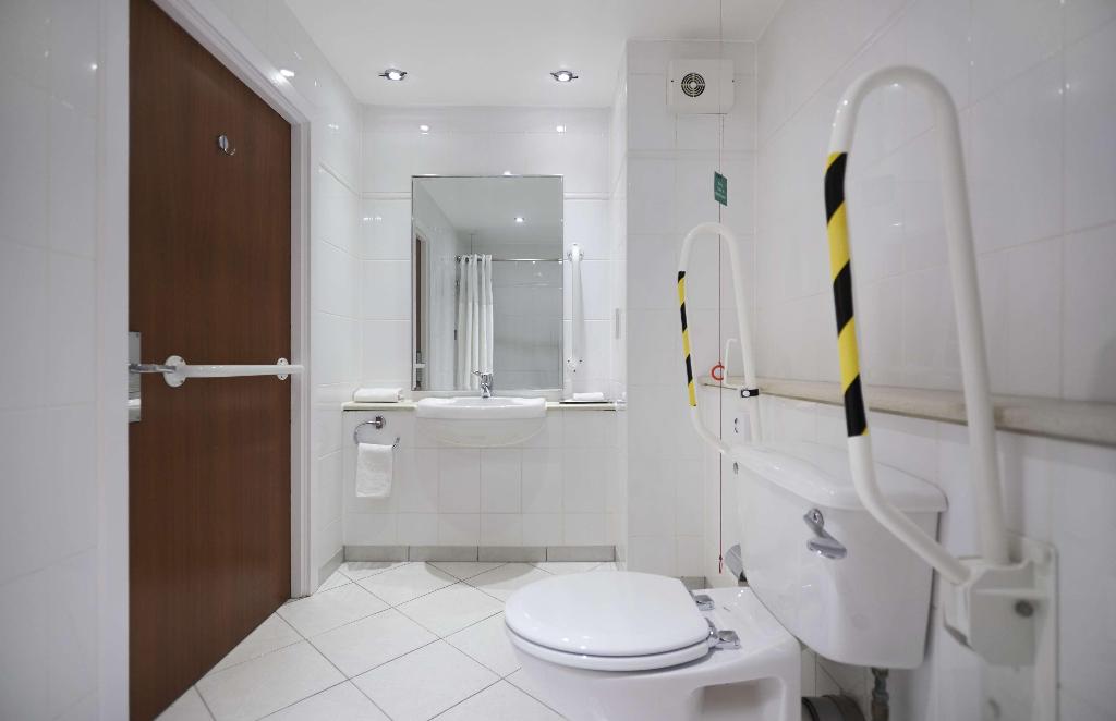 Doubletree by Hilton Dartford Bridge