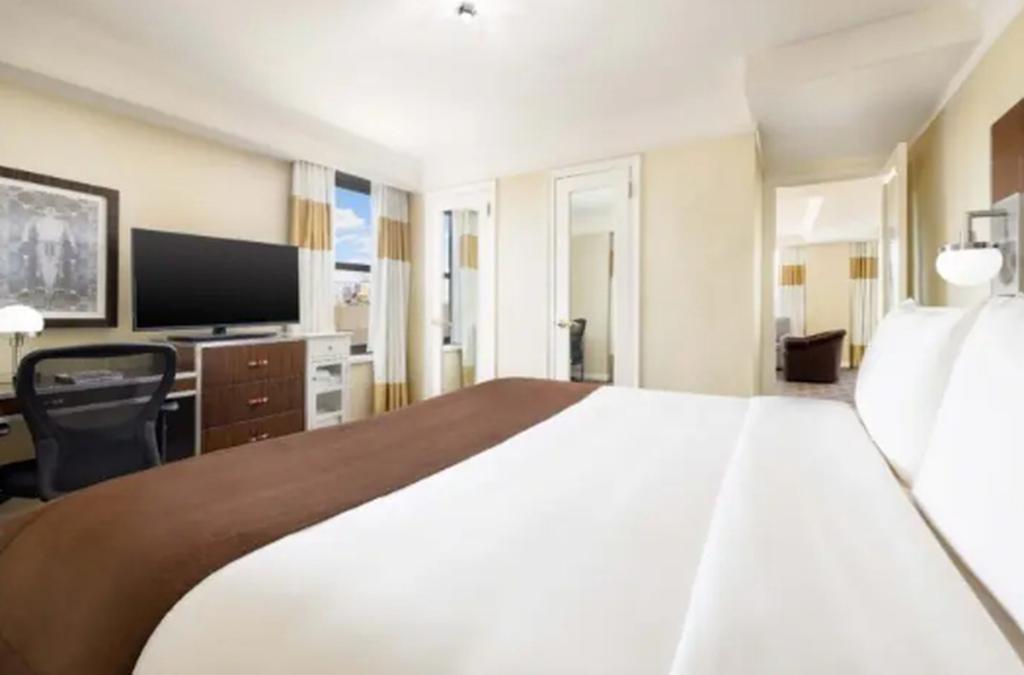 Queen Suite photo 1