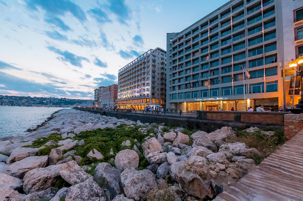 Hotel Royal Continental, Italien, Neapel. Großes 2