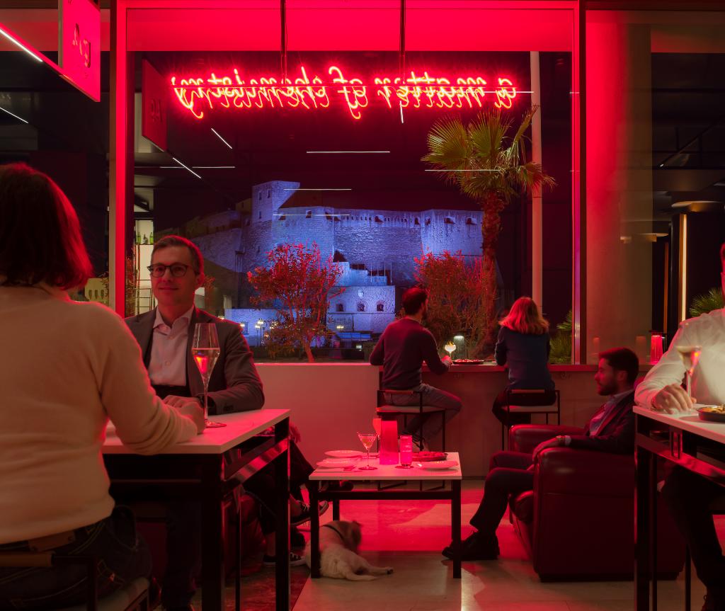 Hotel Royal Continental, Italien, Neapel. Großes 1