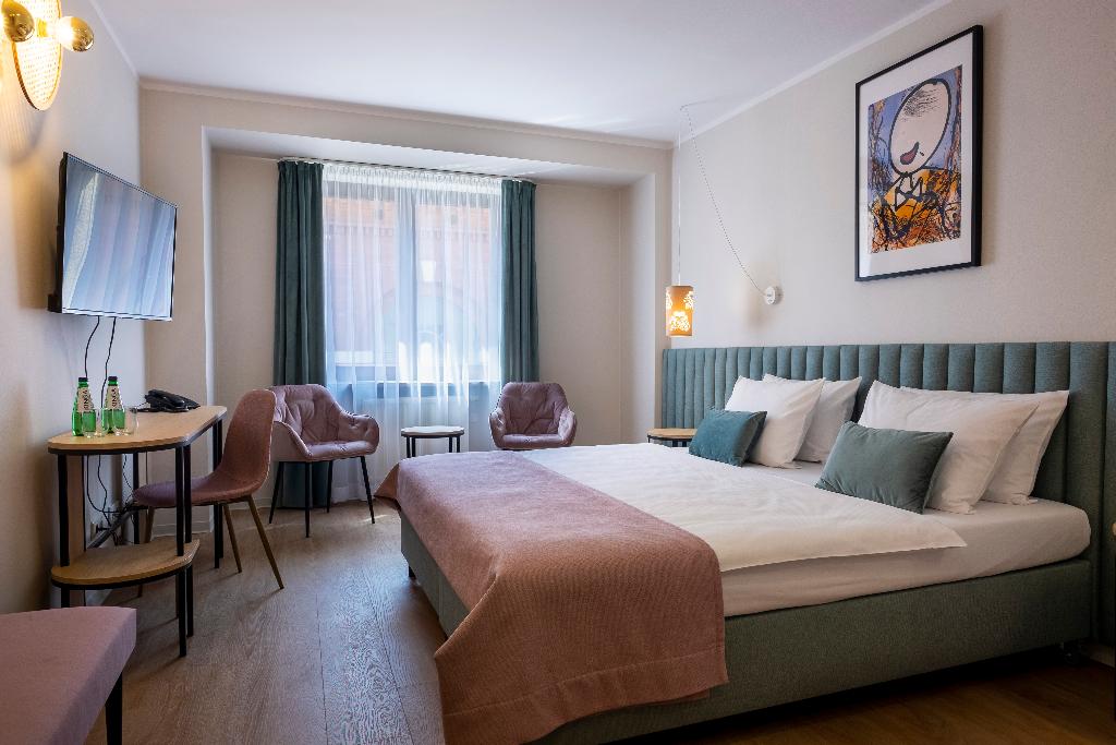 Hotel H12