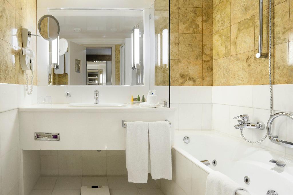 Holiday Inn Athens Attica Av. Airport West