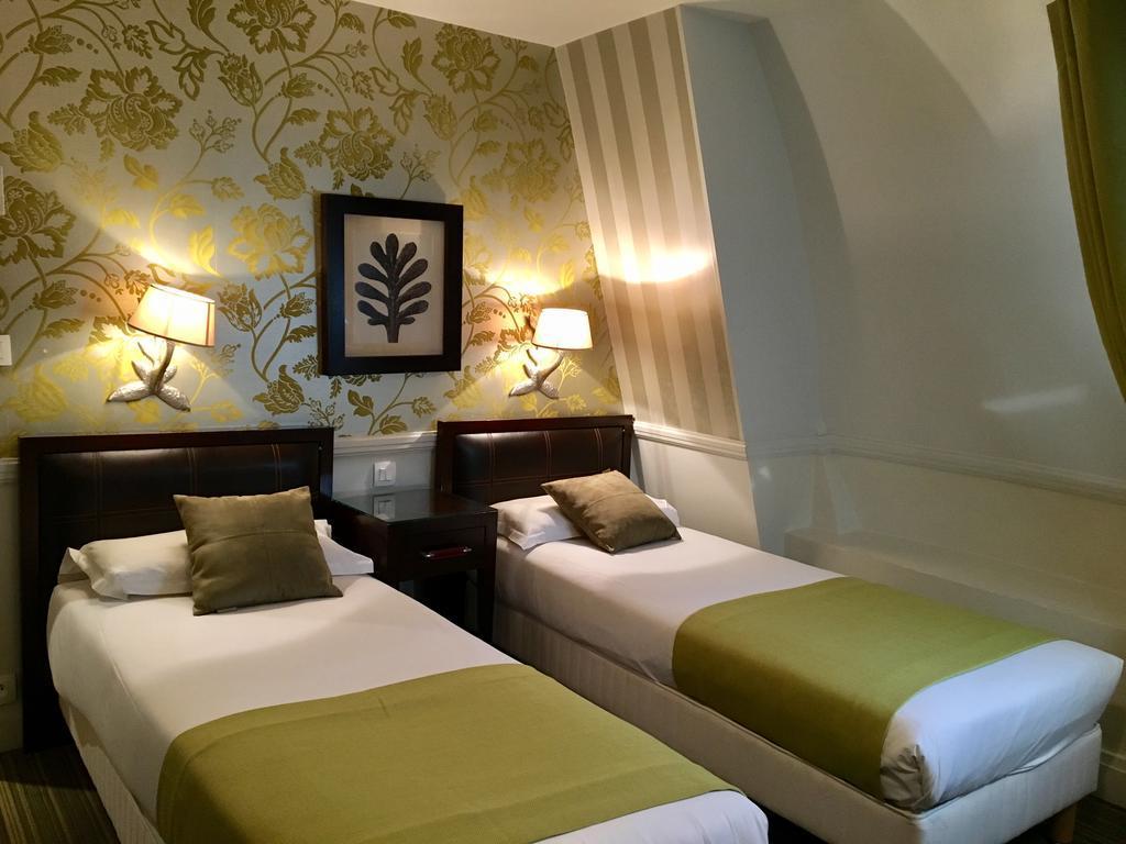Elysees Union Hotel, Arc de Triomphe & Porte Maillot